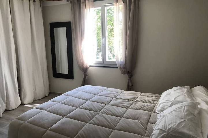 Location de vacances pour 9 personnes, avec terrasse et jardin à Caseneuve - 2