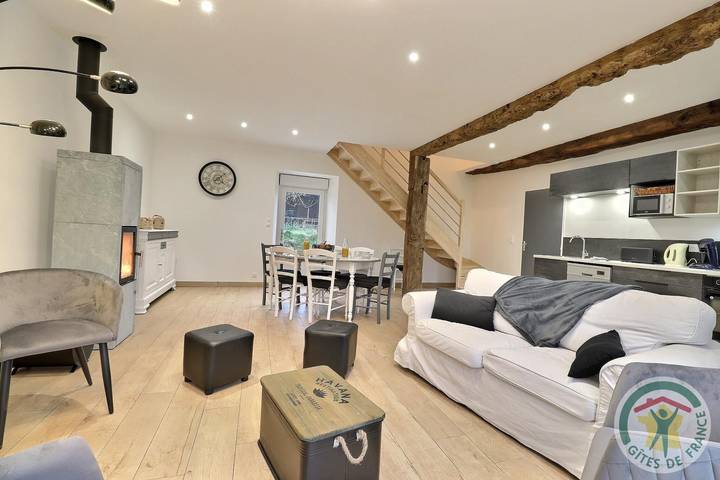 Gîte pour 8 personnes, avec Terrasse ainsi que Jardin et Vue à Romillé