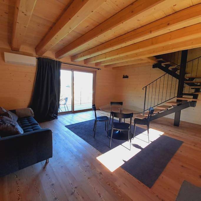 Gîte pour 3 personnes, avec Balcon et Terrasse ainsi que Jardin et Vue à Ovaro