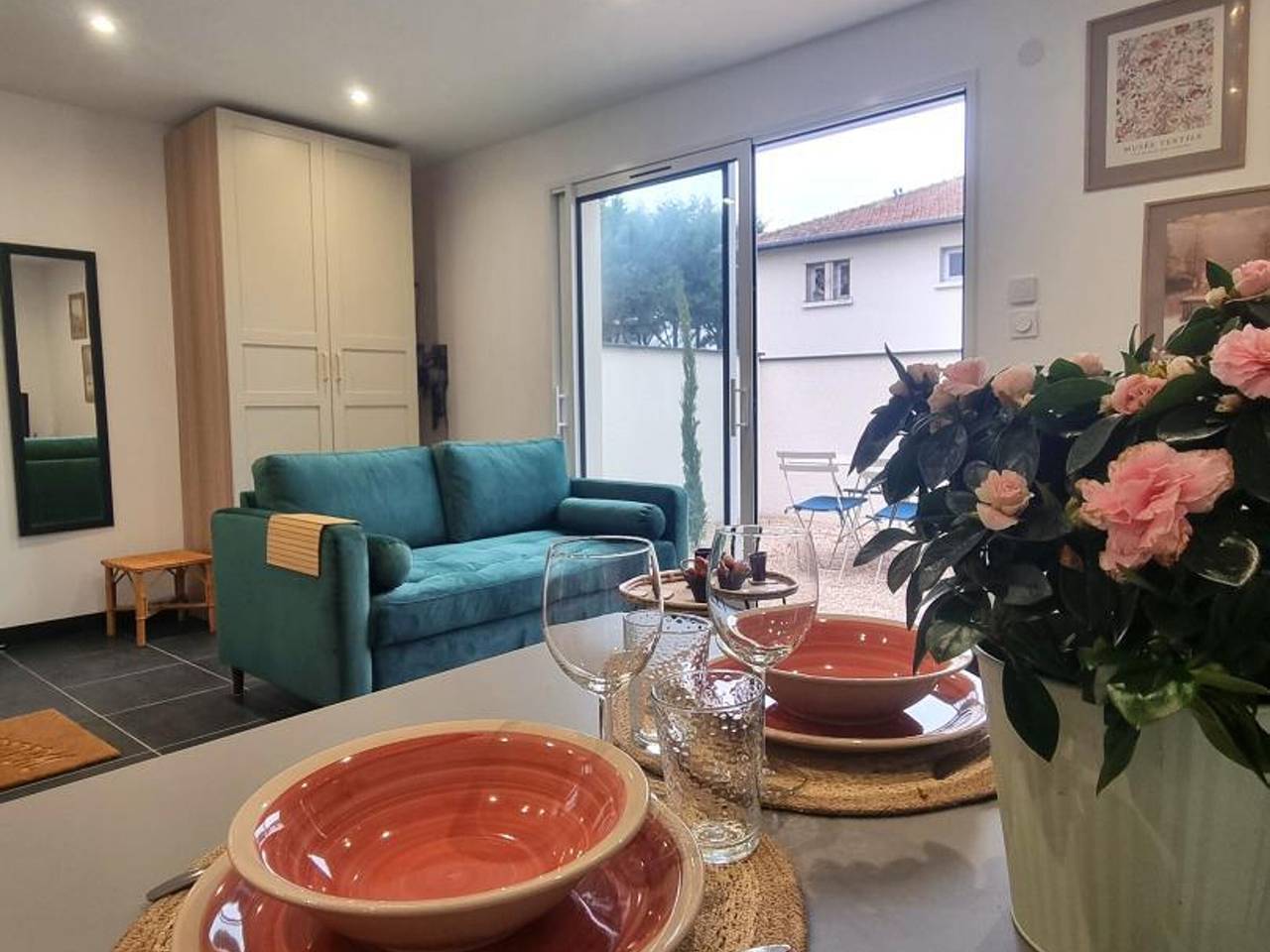 Charming cottage in Montrond-les-Bains with parking and wifi, foto 6