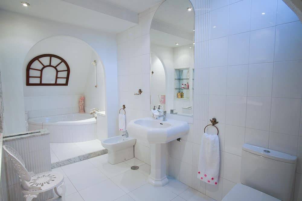 Villa mit Pool und Garten von 200 Metern in Bembrive, Vigo