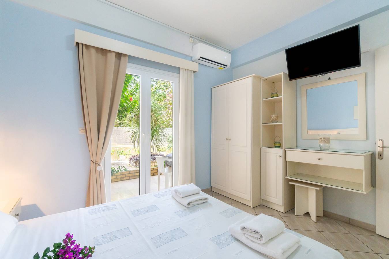 Geheel appartement, Appartement 'Angelina' met Uitzicht op de Bergen, Wifi en Airconditioning in Roda, Corfu
