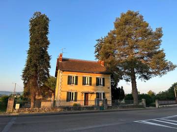 Gîte pour 12 personnes, avec piscine et jardin à Épinac