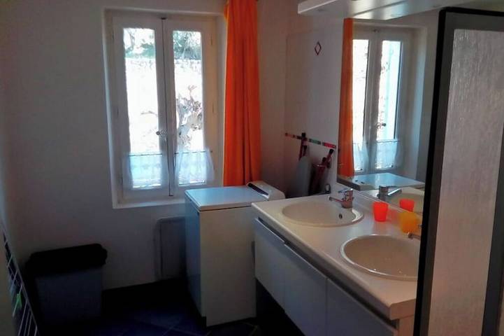 Location de vacances pour 4 personnes, avec jardin ainsi que piscine et terrasse à Crillon-le-Brave - 3