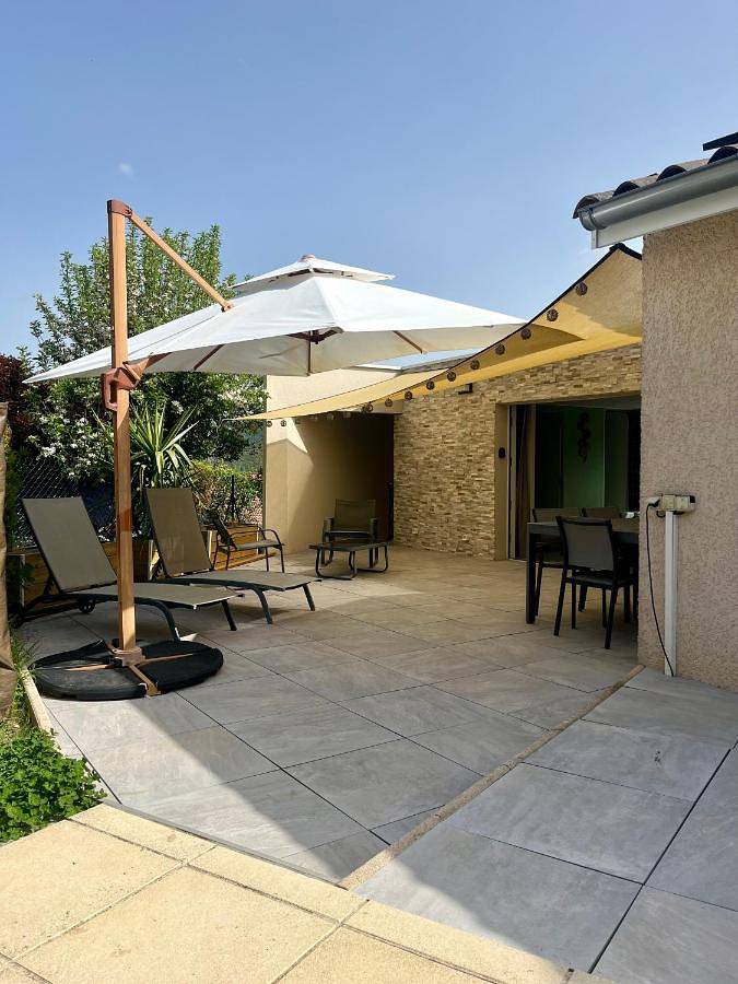 Gîte pour 2 personnes, avec terrasse ainsi que piscine et vue à Aurec-sur-Loire - 2