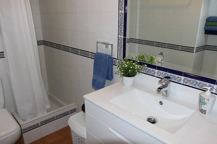 Apartamento entero, Apartamento justo en la playa de Playa de La Arena, con balcón y vista al mar. in Playa Neptuno (Santiago del Teide), Santiago del Teide