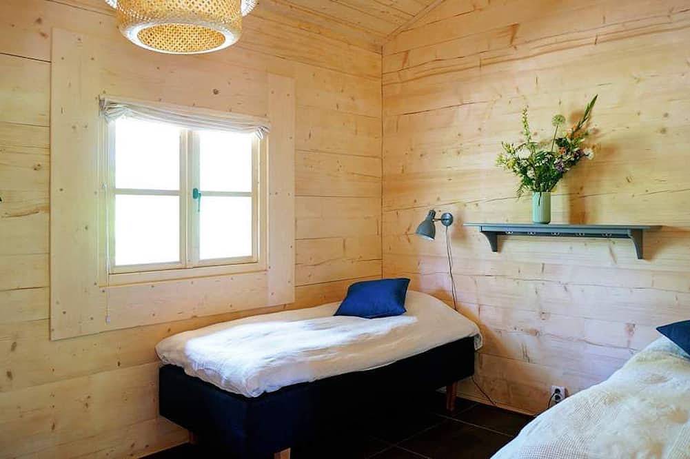 Wunderschöne luxuriöse blockhütte Zwei terrassen Offener kamin Haustierfreundlic in Vallåsen, Halland