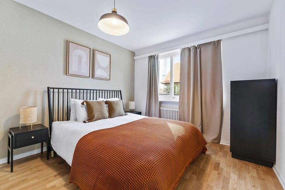 Apartamento entero, Ideal Oerlikon 3.5 Room w/ Storage, 1min to Train Station, by Blueground in Zürich 50 Oerlikon, Zúrich