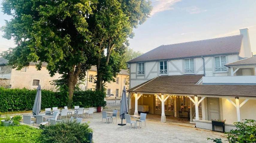 Hôtel pour 2 personnes, avec Terrasse et Jardin à Jossigny