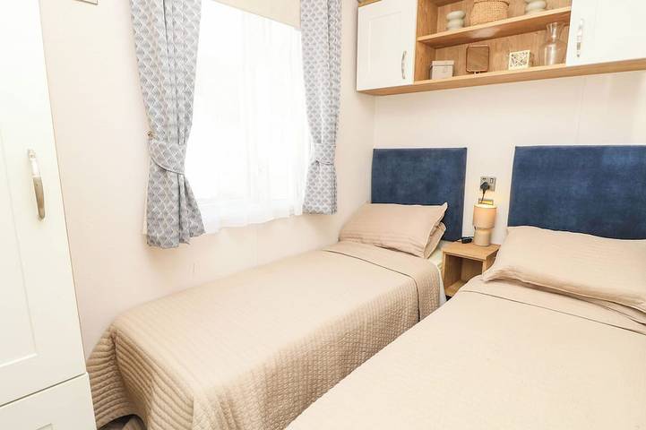 216 Solent Breezes, pet friendly, country holiday cottage in Warsash in Fareham, Hampshire