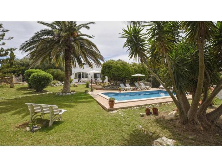 Location de vacances pour 6 personnes, avec jardin ainsi que piscine et terrasse à Alaior