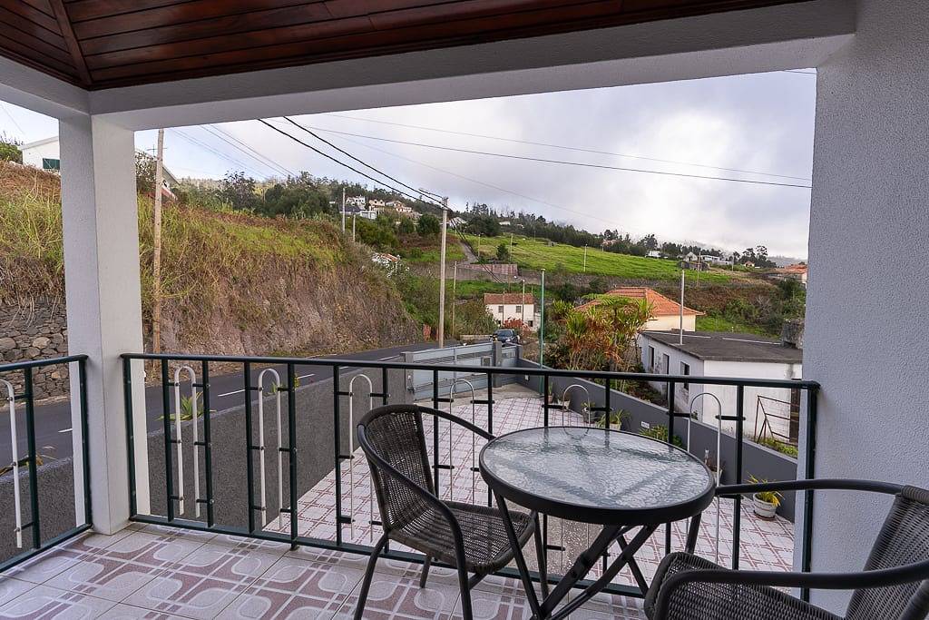 Ganze Wohnung, Ferienwohnung für 4 Personen mit Balkon in Estreito da Calheta, Madeira