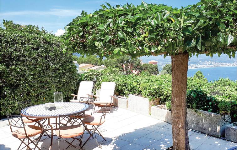 Location de vacances pour 5 personnes, avec terrasse et piscine, adapté aux familles à Théoule-sur-Mer - 4