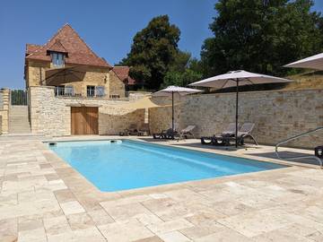 Gîte pour 5 personnes, avec piscine ainsi que terrasse et jardin à Tursac