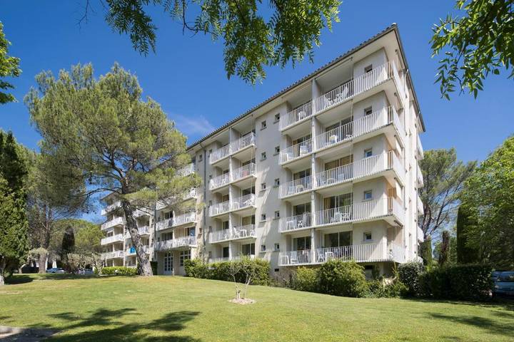 Appart’hôtel pour 2 personnes, avec Balcon et Terrasse ainsi que Jardin et Piscine