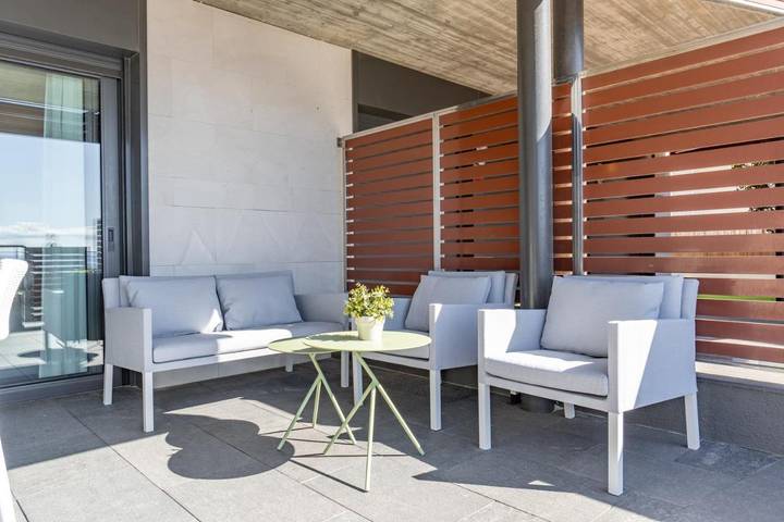 Gîte pour 4 personnes, avec piscine ainsi que terrasse et vue dans Platja De Canyelles Petites - 4