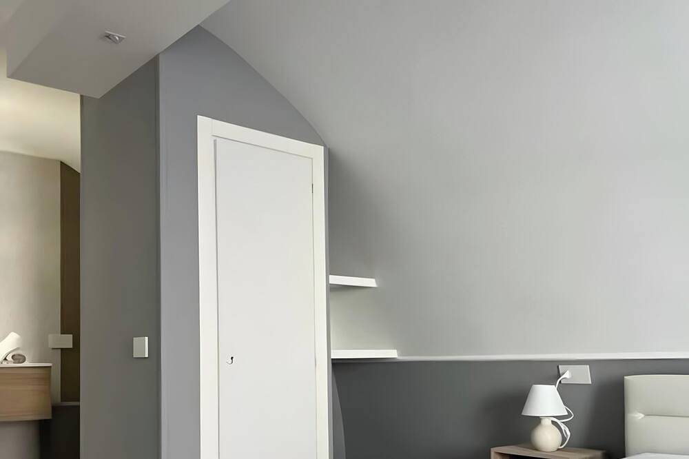 Appartamento intero, Bed and Breakfast 'Appartamento - Orchidea Celeste' con vista mare, Wi-Fi e aria condizionata in Manfredonia, Gargano