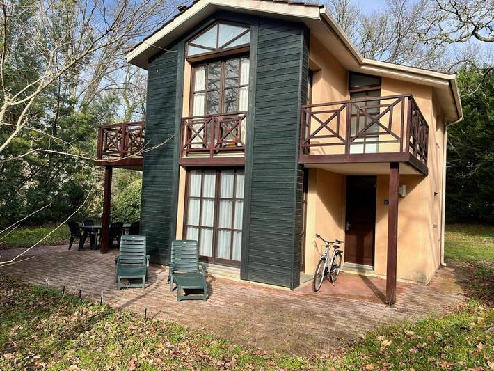 Chalet pour 4 personnes, avec piscine et jardin
