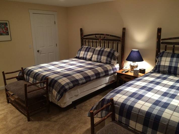 Vacation home for 10 people, with hot tub and yard as well as pool in Vermont