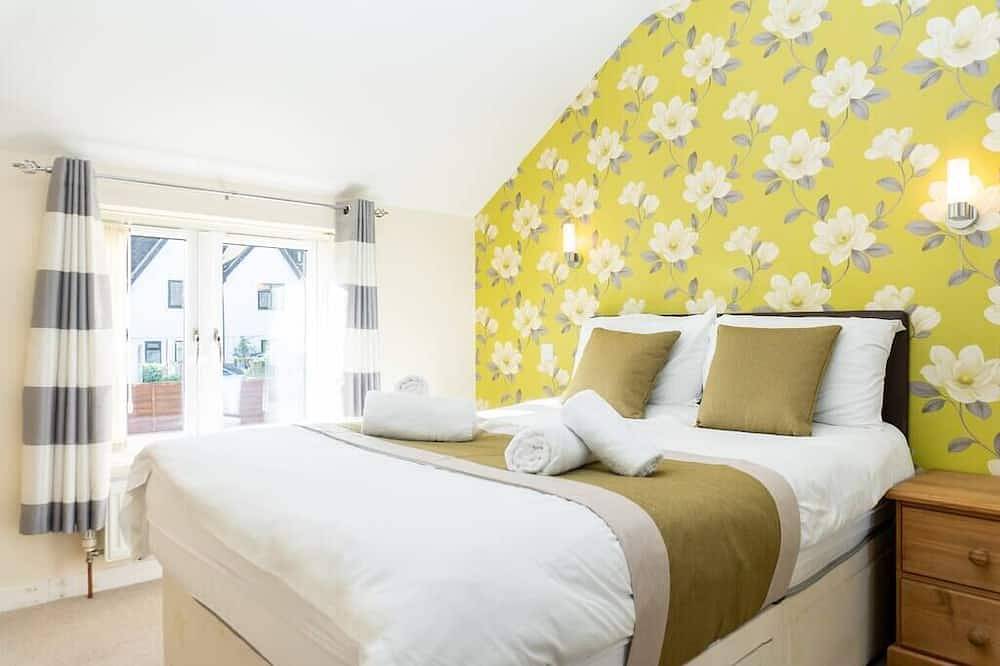 Two Pound Cottage - 3 Bed Home - Hot Tub in Brockworth, Gloucestershire
