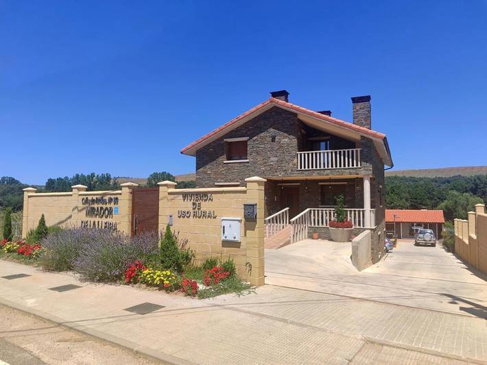 Casa rural para 4 personas, con Terraza y Jacuzzi además de Jardín y Piscina en Peque - 3