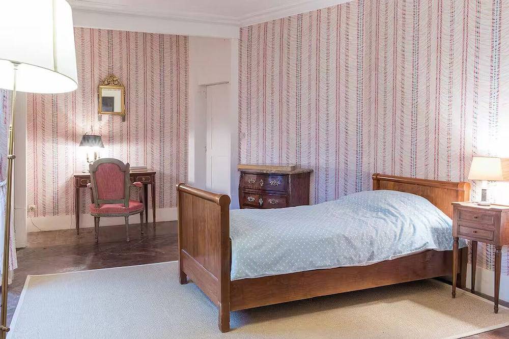 Chateau 16e siècle, Baie du mont Saint Michel dans un site romantique in Sartilly-Baie-Bocage, Côte de la Déroute