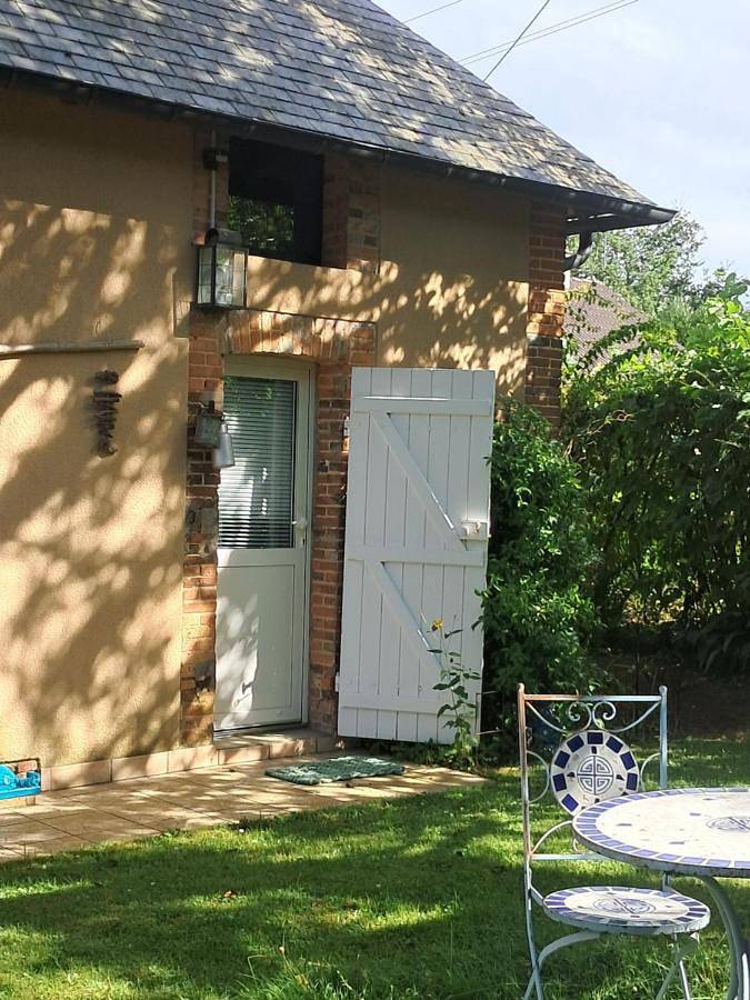 Location de vacances pour 2 personnes, avec piscine et jardin ainsi que jacuzzi et sauna, adapté aux familles à Aubigny-sur-Nère - 4