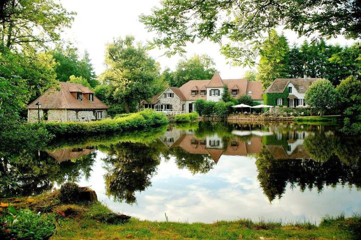 Location de vacances pour 3 personnes, avec terrasse ainsi que vue et jardin, animaux acceptés à La Roche-l'Abeille - 2