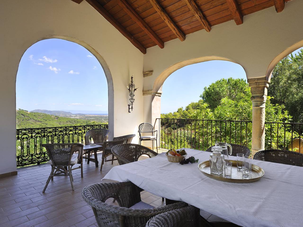 Villa Fiorita: Casa de campo tranquila con piscina y vistas al mar en Cerdeña in Región de Pula, Provincia de Cagliari