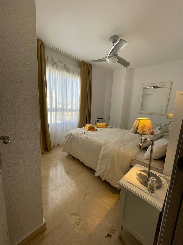 Apartamento inteiro, Apartamento 'El Portil Pinares' com Piscina Partilhada, Terraço Privado e Wi-Fi in El Portil, Cartaya