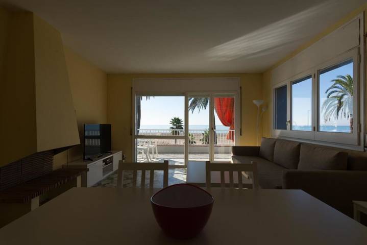 Gîte pour 5 personnes, avec Balcon et Terrasse ainsi que Piscine et Vue à Castelldefels - 4
