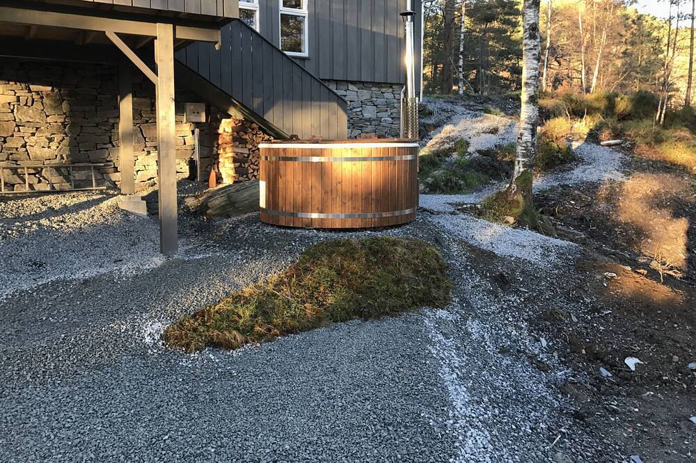 Familienfreundliches Möbelhaus in ruhiger Umgebung. 8 Pers Sauna und Jacuzzi in Stord
