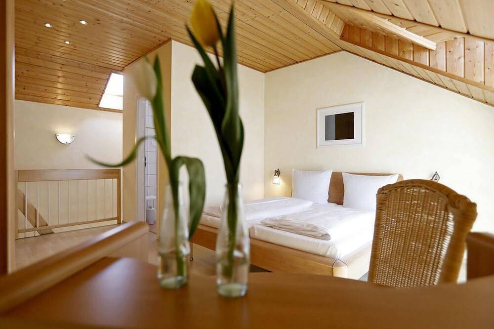 Doppelzimmer Maisonette - Gästehaus im Weingut Karst in Bad Dürkheim, Pfälzer Rheinebene