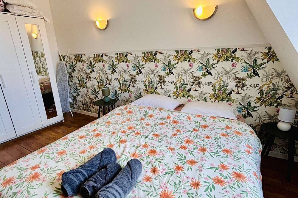 Entire apartment, Xxxxxxxxxxxxxxxxxxxxxxxxxxxxxxxxxxxxxxxxxxxxx in Gien, Montargis region