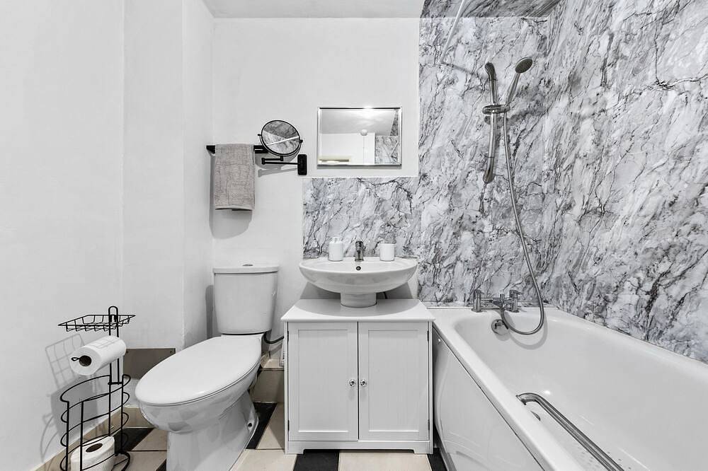 City Centre Modern Flat 10 Mins to London bridge in Lewisham, London