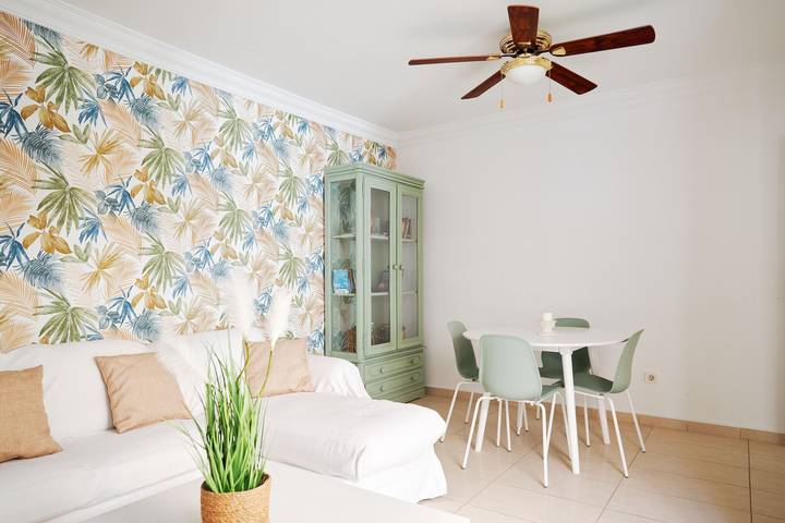 Ganze Wohnung, Ferienhaus "Terrazas del Duque Beach" mit Meerblick, Pool und WLAN in Playa del Duque, Adeje