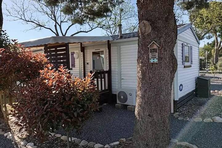 Mobil home pour 4 personnes, avec terrasse et piscine, animaux acceptés à Massillargues-Attuech