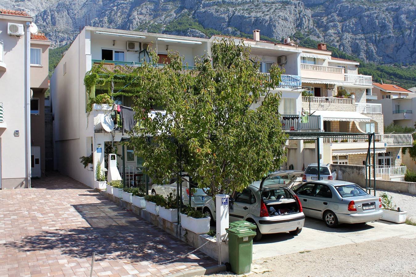 Ganze Wohnung, 2-Zimmer-Ferienwohnung mit Terrasse und Meerblick Makarska -a in Makarska, Makarska Riviera