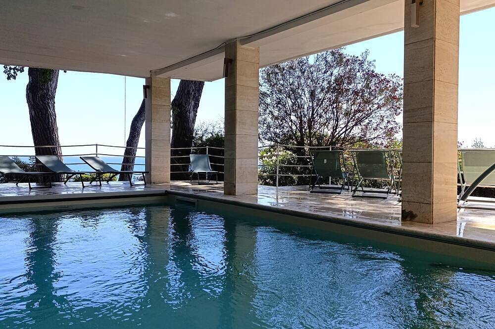 Villa Monte Grappa, Pool, 5 min. to the beach, sea views, umbrella beach space in Castiglione della Pescaia, Province de Grosseto