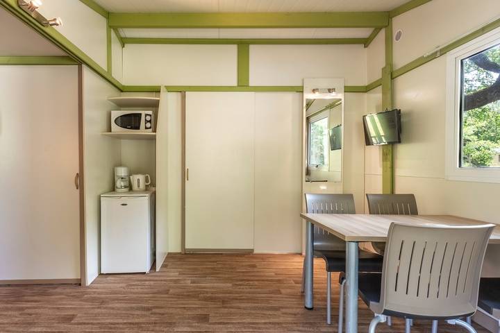 Holiday Home 'Chalet 1 À 6 Personnes Pmr Access' with Private Terrace and Wi-Fi in Touët-sur-Var, Nice region