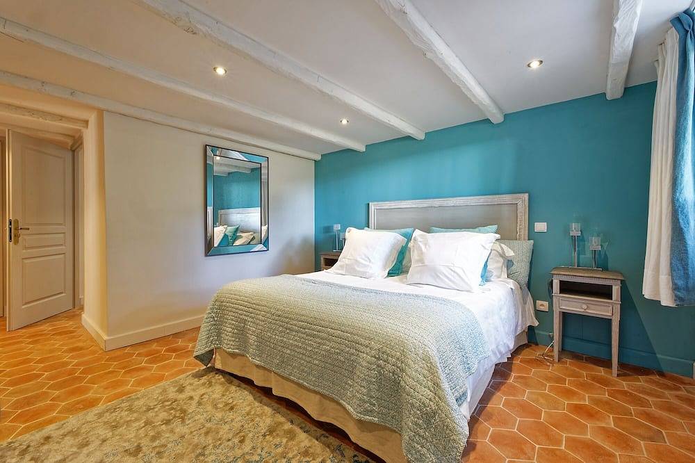 La villa Engardin, refinada, con volúmenes generosos. in La Celle (Var), Región Brignoles