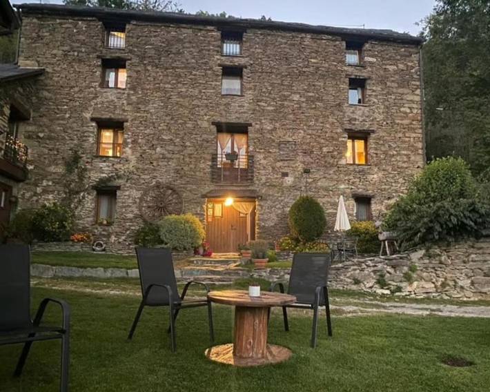 Casa rural con piscina para 4 personas, con Terraza además de Jardín y Vistas en Ripollès - 2