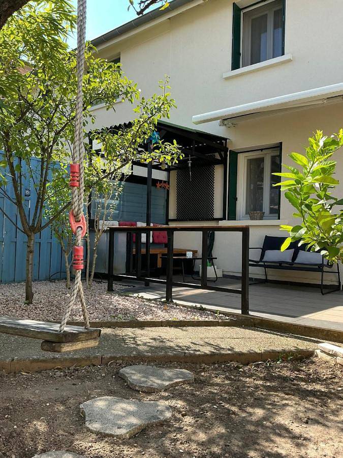 Location de vacances pour 5 personnes, avec jardin à Saint-Fons - 2