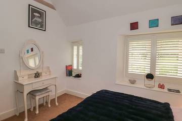 Log Cabin for 6 People in Bath, The Cotswolds, Photo 4