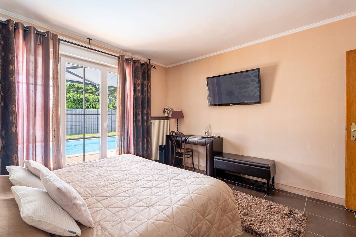 Chambre d’hôtes « Béatrice - Bien-Être » avec piscine partagée, terrasse et Wi-Fi in Hochfelden, Région de Strasbourg