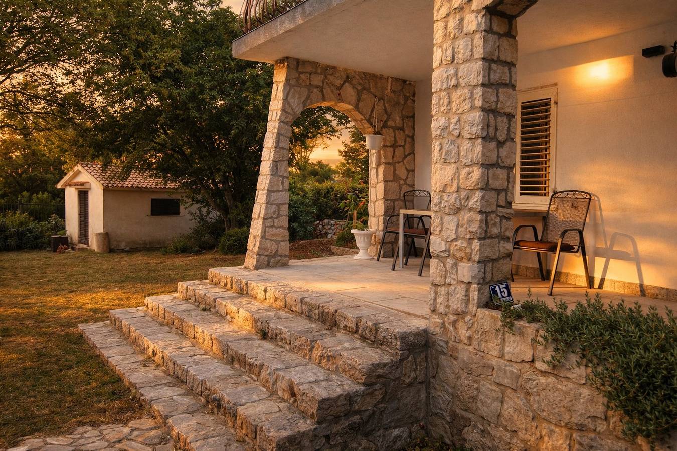 2-Zimmer-Haus mit Terrasse Malinska, Krk K-25493 in Malinska-Dubašnica, Krk
