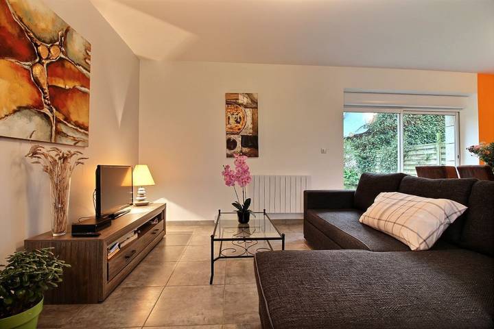 Gîte pour 4 personnes, avec Jacuzzi et Terrasse ainsi que Jardin et Piscine à Jugon-les-Lacs - 2