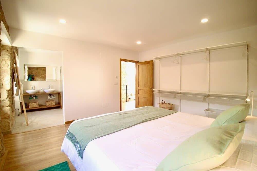 The Cliffs - Galleon Amieiro in O Vicedo, Galician Coast