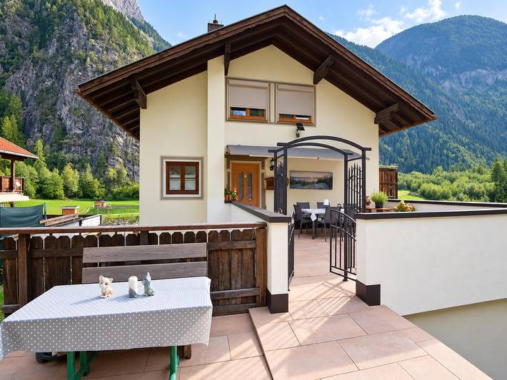 Ferienwohnung für 4 Personen, mit Balkon und Balkon/Terrasse sowie Terrasse und Garten im Ötztal