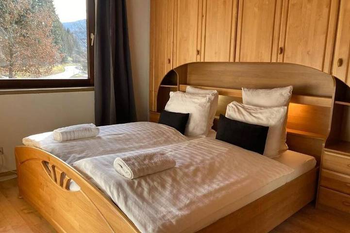 Wohnung mit Balkon, Schlafzimmer, Seeblick 11 - Aparthotel Seebrauer am Afritzer in Feld am See, Villach-Land